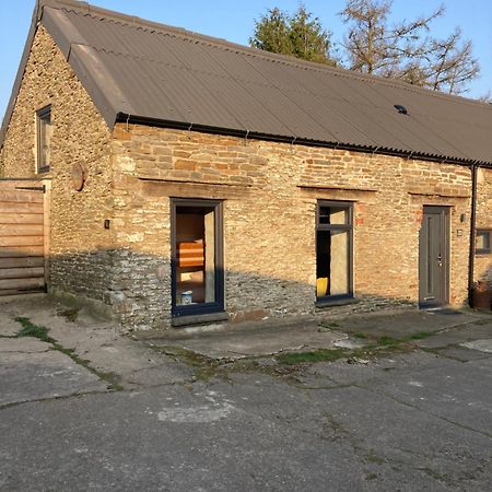 The Milking Parlour At Berthllwyd Vila Quakers Yard Exterior foto