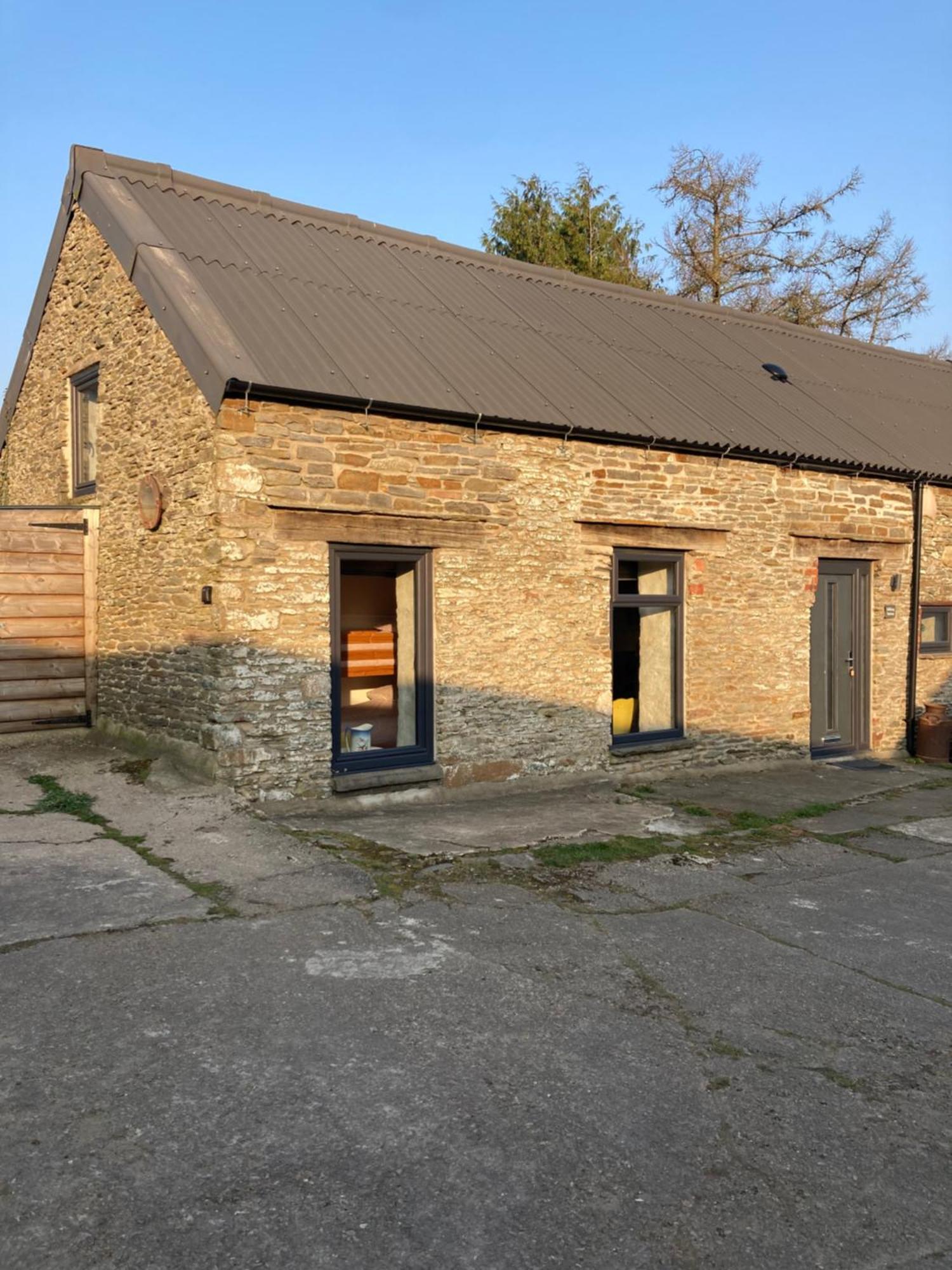 The Milking Parlour At Berthllwyd Vila Quakers Yard Exterior foto